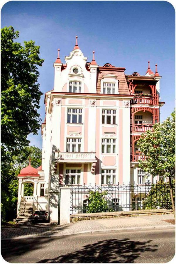 Apartman Vila Bayer كارلوفي فاري المظهر الخارجي الصورة